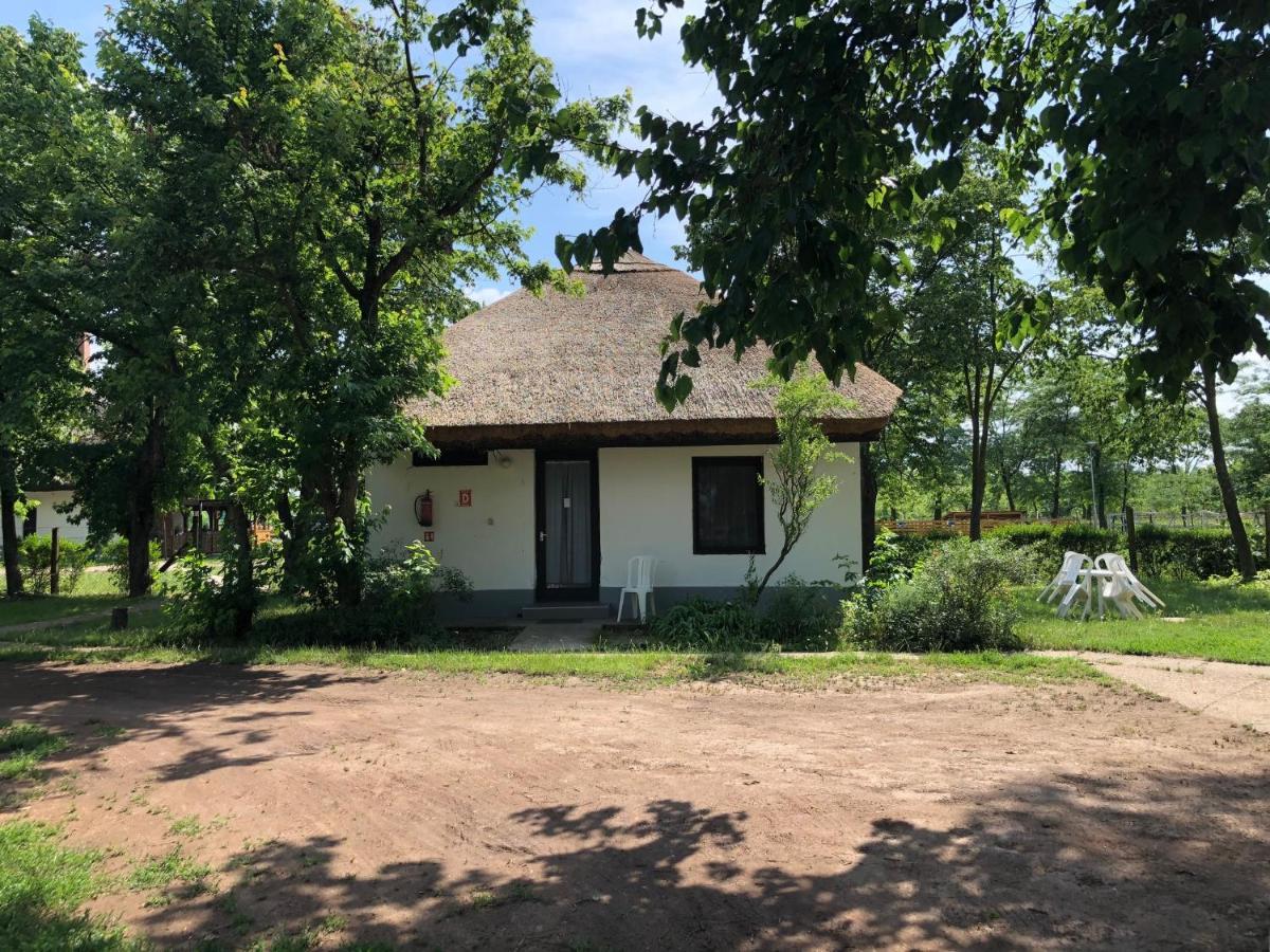 Patkos Motel Тісафюред Екстер'єр фото
