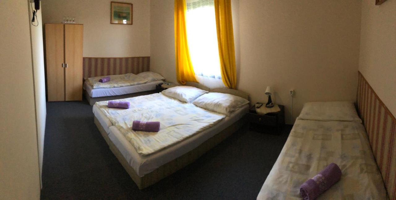 Patkos Motel Тісафюред Екстер'єр фото