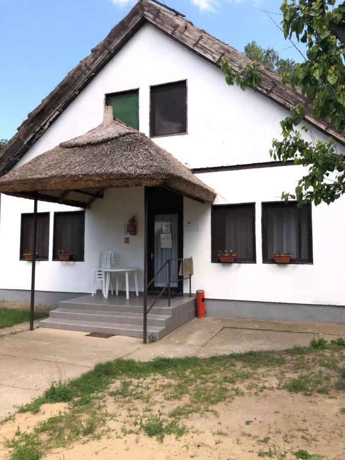Patkos Motel Тісафюред Екстер'єр фото