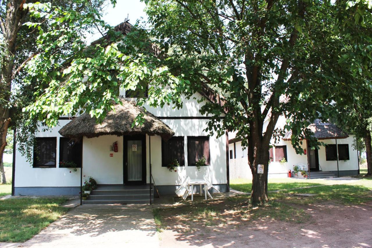 Patkos Motel Тісафюред Екстер'єр фото