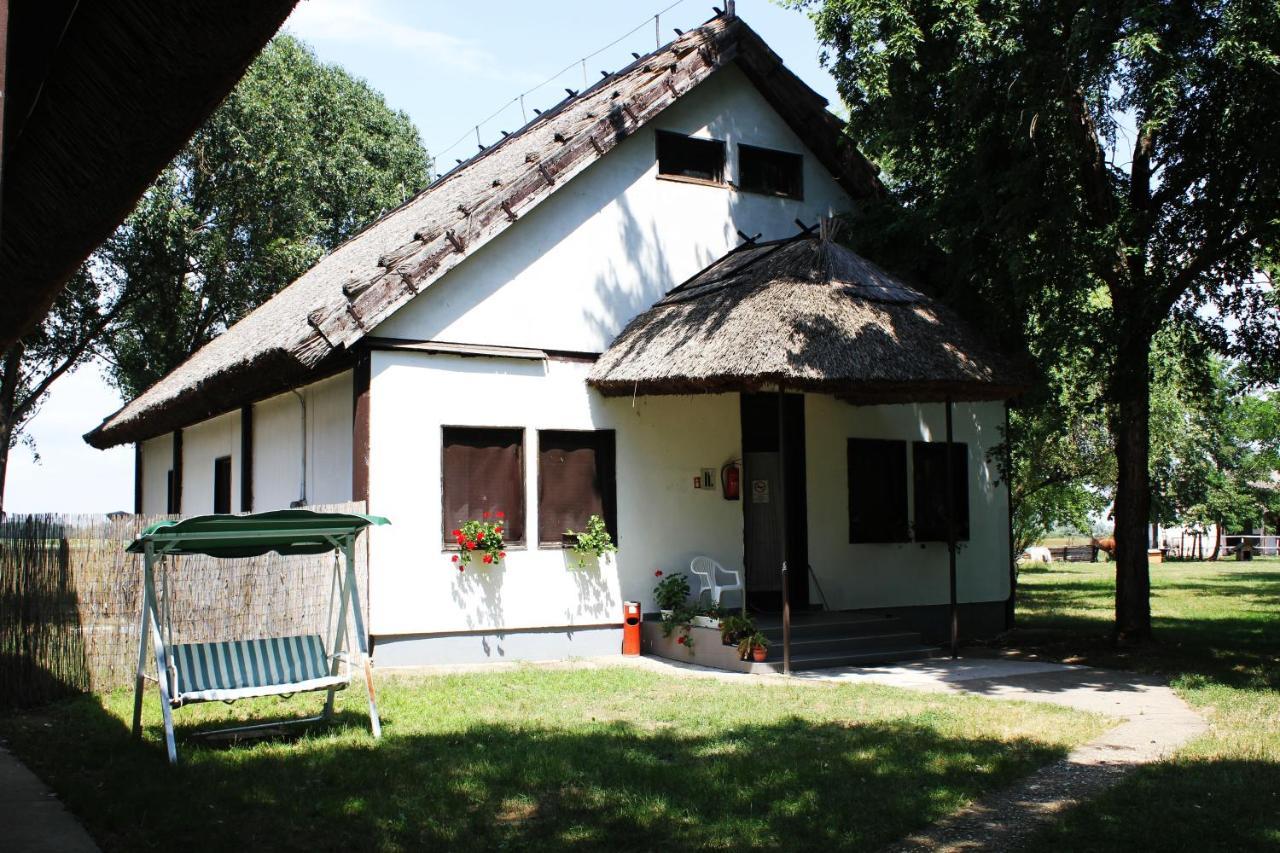 Patkos Motel Тісафюред Екстер'єр фото