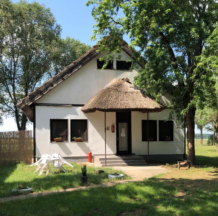 Patkos Motel Тісафюред Екстер'єр фото